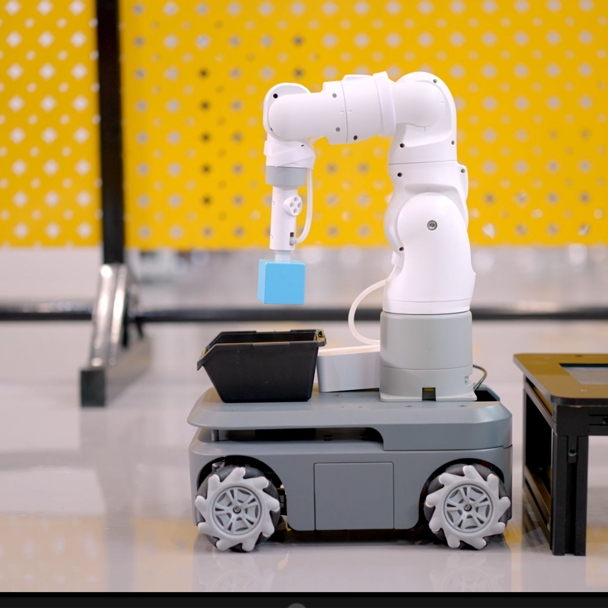 Elephant Robotics myArm 300 Pi 2023 - The Most Portable Desktop 7-Axis Robotic Arm